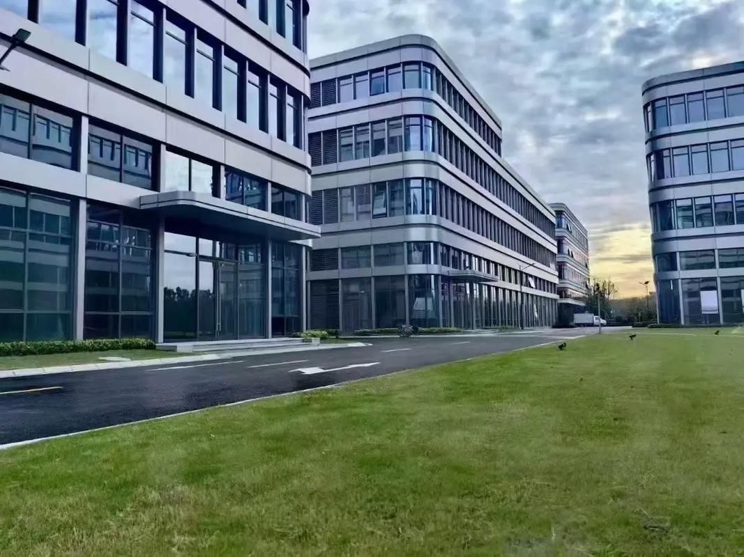 松江經(jīng)開區(qū)稀缺獨(dú)幢廠房出售，建筑面積2990m2與3600m2靈活選擇